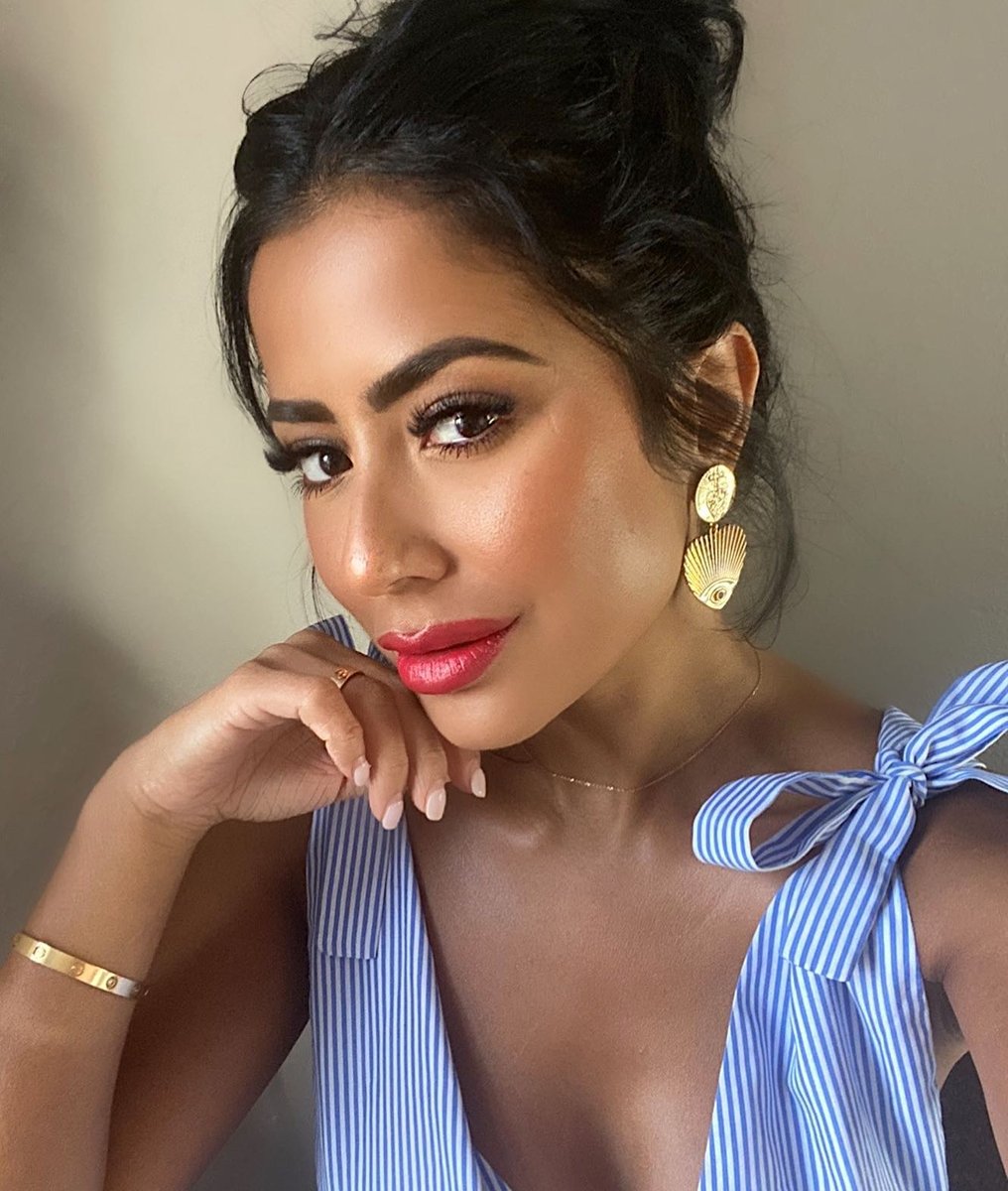 🌞 When the Sun Glows and your Makeup is on point 🌞
-
Makeup Artist @jeyanney using her Crownbrush Makeup Brushes and our Latest Pomade Eyebrow Palette 🎨
-
#crownbrush #makeupbrushes #makeupbrush #pomade #browpomade #pomadepalette #essexmua #londonmua #sundayfunday