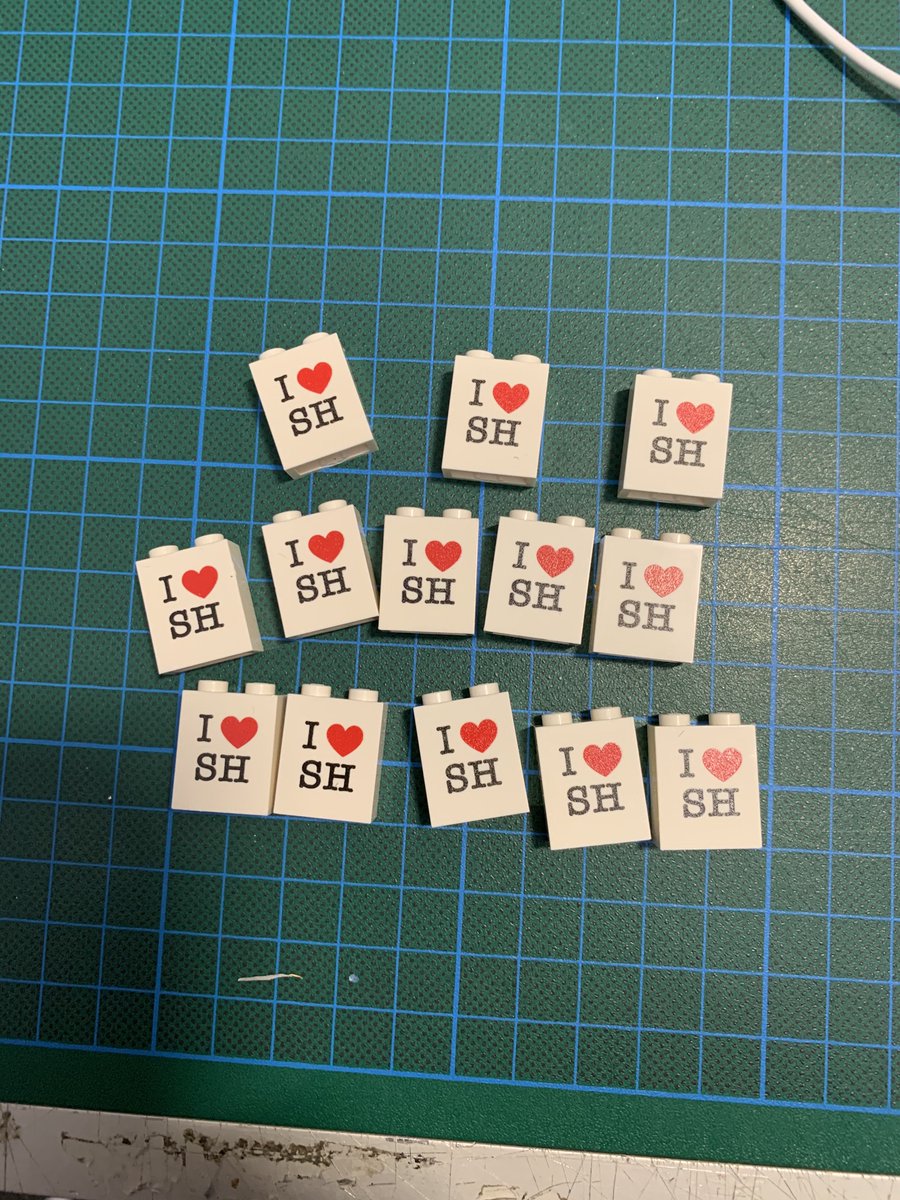 klebemonster's tweet photo. Wer braucht sowas noch? Oder kann das auch entsorgt werden?  
#lego   #legominifigures  #BrickHeadz #ilovecologne #ccxp #legonews #legobrickheadz #bricks #legogram #instalego #bricks #legofan
 #AFOL #logoart #bricksinfocus 
#minifig #minifigure #legophoto #legofriends https://t.co/ArwHh8GOH7