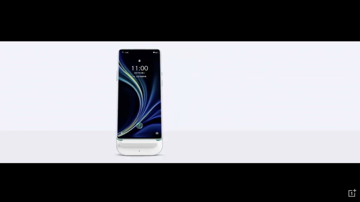 Melinda_DS's tweet photo. .@OnePlus lance pour l'occasion sa station de recharge sans fil Warp Charge 30 Wireless. Et le petit comparo qui va avec, parce que ce ne serait pas une vraie conférence de présentation sans comparatif avec la concurrence 😄 #OnePlus8Pro #TechLCI https://t.co/9brRvo50p0
