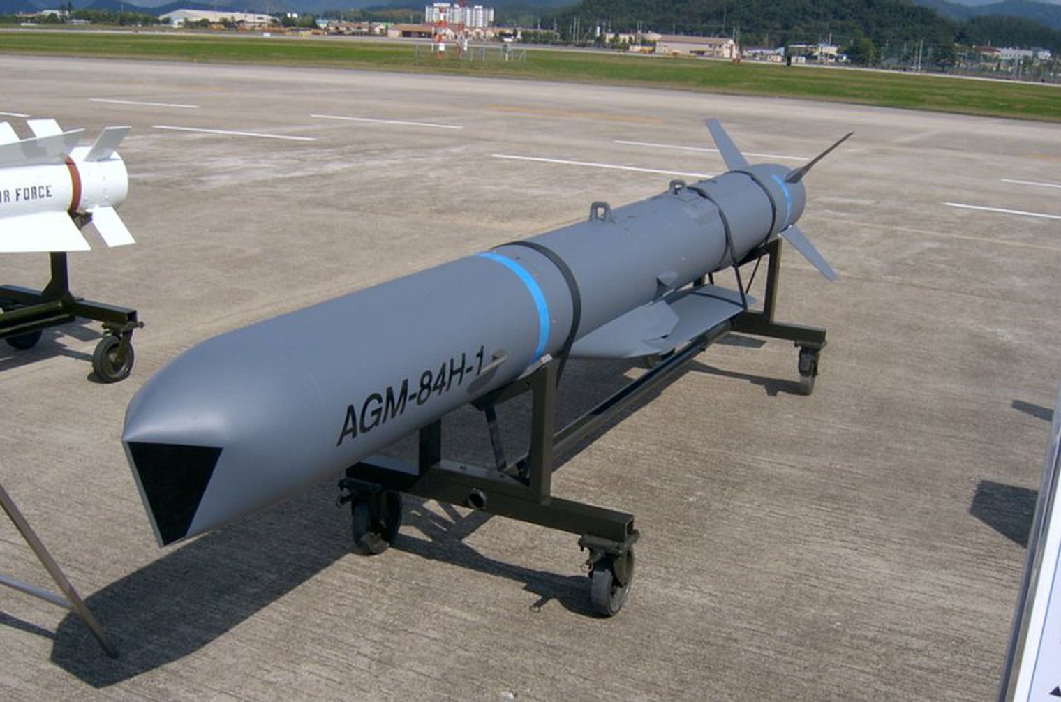 Tango III's Military News on Twitter: "Boeing wins $55M for SLAM-ER missile redesign. The modification changes the contract type of the Stand-off Land Attack Missile – Expanded Response (SLAM-ER) Phase I. https://t.co/MtZ0uLXfEK…