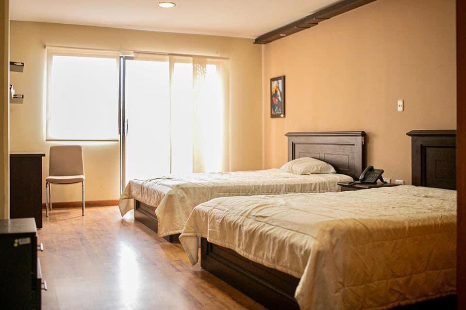 El Vicepresidente <a href="/ottosonnenh/">Otto Sonnenholzner</a> visito el <a href="/CEAR_EP/">CEAR EP</a> #Cuenca donde actualmente se encuentran pacientes positivos #COVID2019Ec