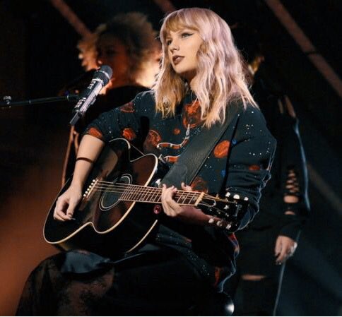 Taylor and The Black Guitar 