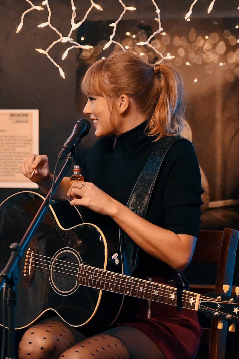 Taylor and The Black Guitar 