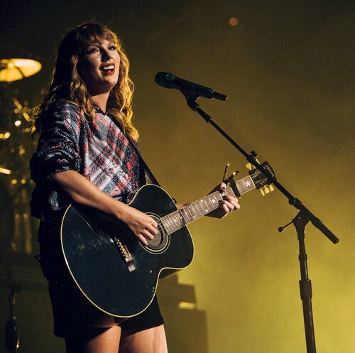 Taylor and The Black Guitar 