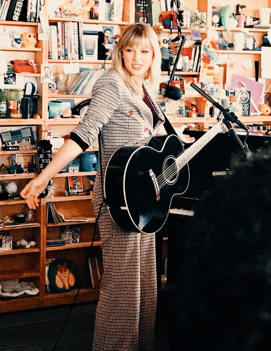 Taylor and The Black Guitar 