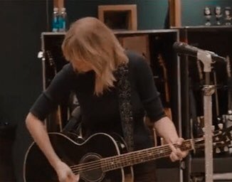 Taylor and The Black Guitar 