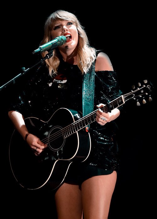 Taylor and The Black Guitar 