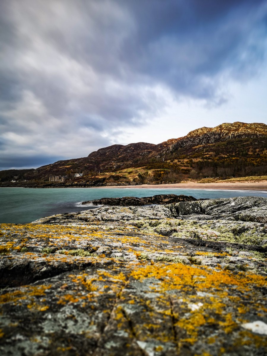 EmmaEarth's tweet photo. Evening colours at Gairloch Beach on our daily wander 💙💚💛 It's like the randomness of me getting posted to teach here six years ago knew I'd need this place close when lockdown hit! https://t.co/1ATbD0VyPN