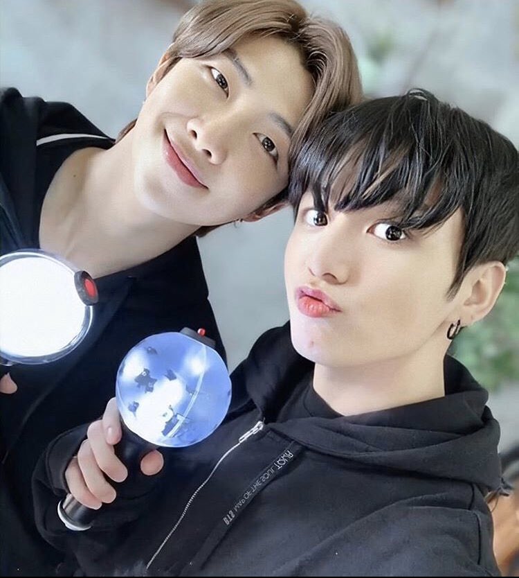 _RealJungkook_'s tweet photo. @BTS_RM_OFFICIEL https://t.co/reK8bxgEZf