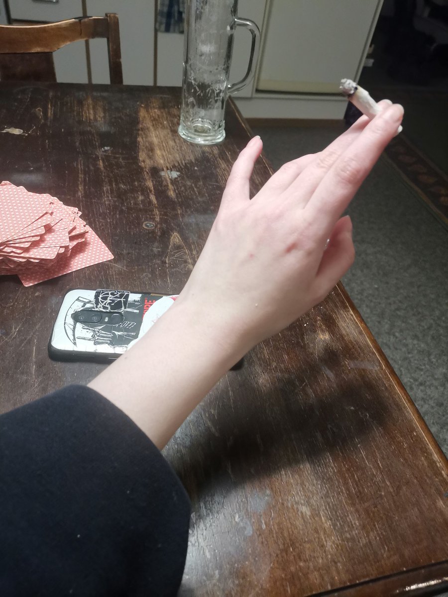 emoshitnoa's tweet photo. Tw: #bodycheck

Pics of my wrist ans fingers because i think they've gotten bit smaller #EDtwt https://t.co/PFeHEjl7KV