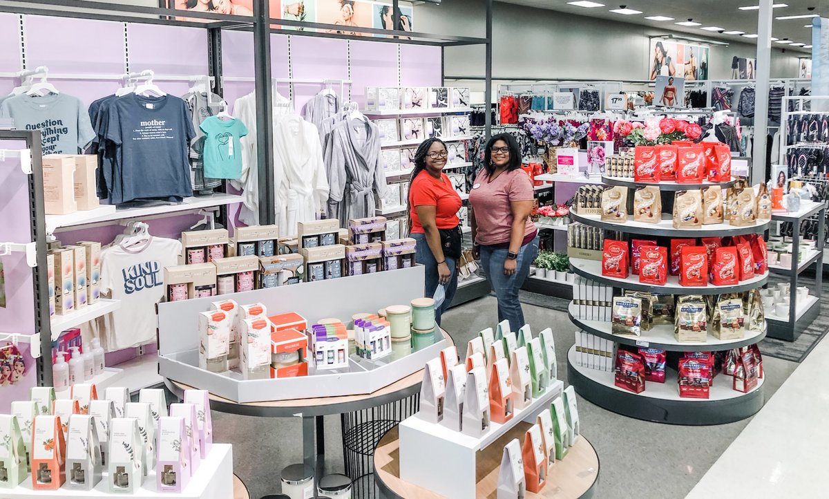 P (@coffeyattgt) on Twitter photo Style girls are getting it done! TL Shayla and VM Christa put together this wonderful Mother’s Day moment at the front! It’s beautiful! 😭❤️💕 #t1312 #targetstyle #targetbeauty #target #mothersday2020 <a href="/lydiajtgt/">Lydia Johnston</a> @cmatthews_vm <a href="/ComolloMatt/">Matt Comollo</a> <a href="/CapetolaHeather/">Heather Capetola</a> <a href="/45MRossi/">Mark C Rossi</a> Style girls are getting it done! TL Shayla and VM Christa put together this wonderful Mother’s Day moment at the front! It’s beautiful! 😭❤️💕 #t1312 #targetstyle #targetbeauty #target #mothersday2020 <a href="/lydiajtgt/">Lydia Johnston</a> @cmatthews_vm <a href="/ComolloMatt/">Matt Comollo</a> <a href="/CapetolaHeather/">Heather Capetola</a> <a href="/45MRossi/">Mark C Rossi</a>