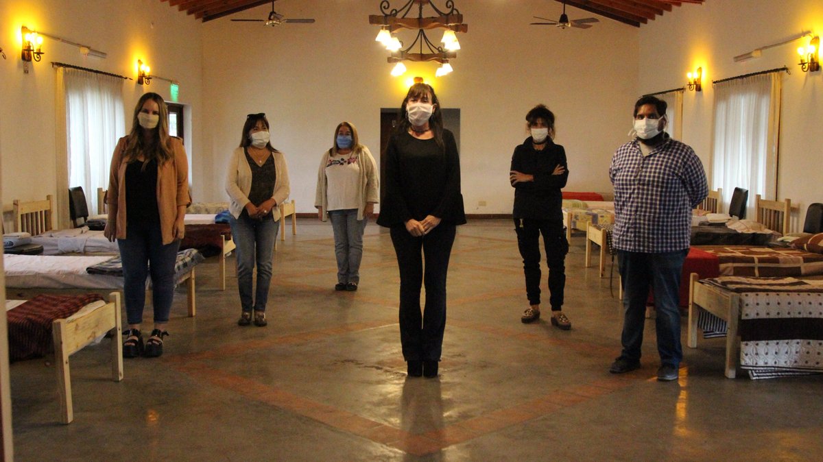 PREPARAN UN ALBERGUE PARA ADULTOS MAYORES EN EL SALÓN DEL COLEGIO DE MAGISTRADOS

El <a href="/MinDSocialSalta/">Ministerio de Desarrollo Social de Salta</a> y el Colegio de la Magistratura articulan cooperativa y solidariamente el acondicionamiento de este espacio para albergar a adultos en situación de calle 
tiny.cc/cve1mz