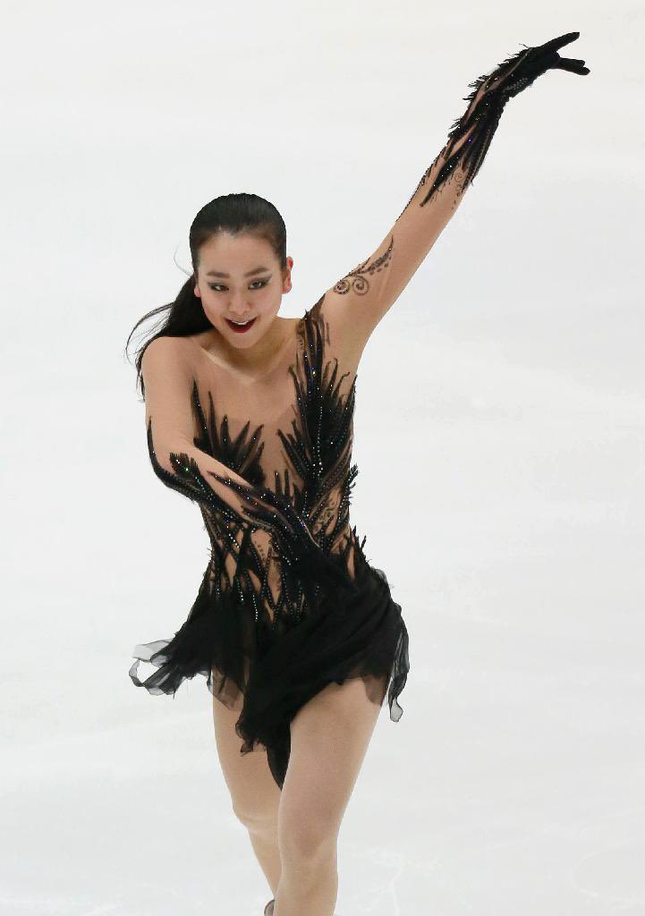  #浅田真央 Mao Asada’s Ritual Fire Dance (Milena Bobkova).“In the short, I’m like a black bird, a mysterious one”.For me this is simply what a figure skating dress should be, perfectly able to emulate what the skater is trying to potray, while being absolutely iconic.