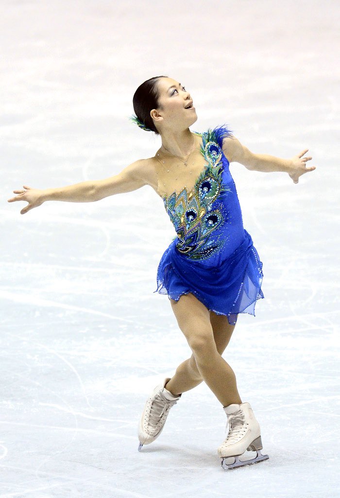   #鈴木明子 Akiko Suzuki’s O (Shizuko Orihara).A great dress for a great program. Akiko never wore a less-than-absolutely-beautiful costume throughout her entire career (she still holds the title for my favorite Kill Bill and POTO dresses EVER), but her “O” one really is special.