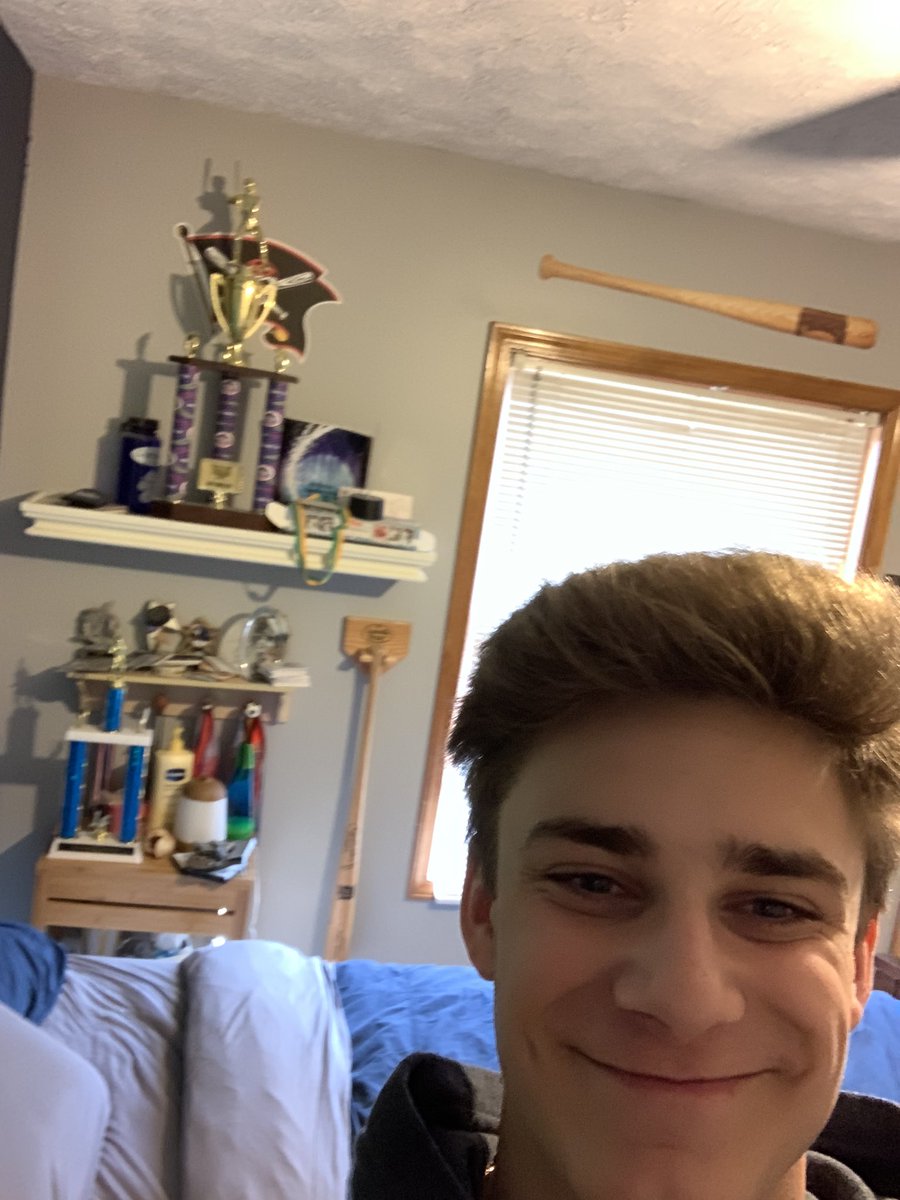 DomMakesHisBed tweet media