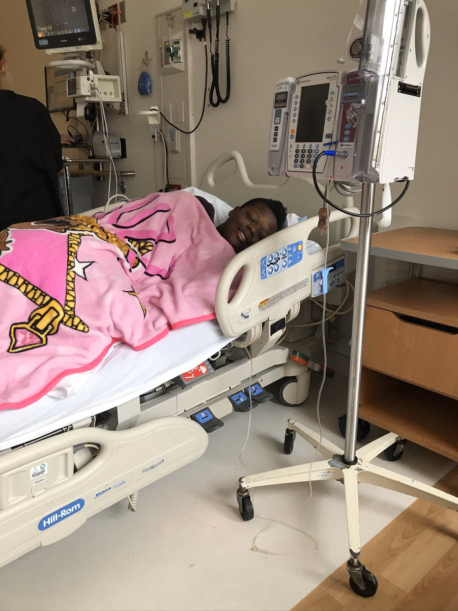 TeamTzionFight's tweet photo. Tzion walking into the hospital the next day after we found out he RELAPSED- 2.6.20 - aggressive chemotherapy and his baby sister shared her blanket with him 🧡🎗💜 #fighttzionchandler #leukemia #ChildhoodCancer https://t.co/iqRpyZyg1F
