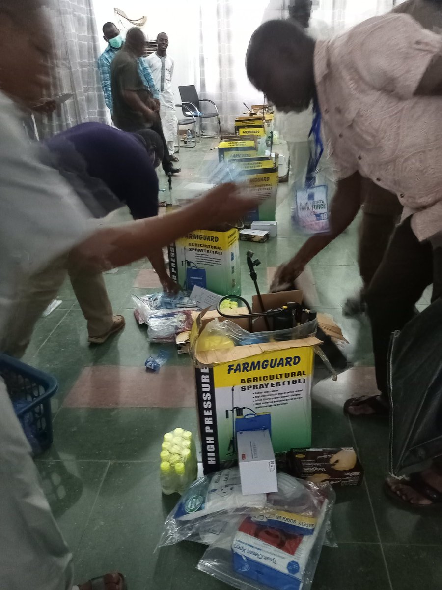 NigerPHEOC's tweet photo. Niger state MoH in collaboration with NMA, Niger chapter trained COVID-19 zonal RRT and prepositioned commodities at 6 Health Zones across the state for early detection, investigating and notification of COVID-19 cases https://t.co/cdX5Ysz07Z