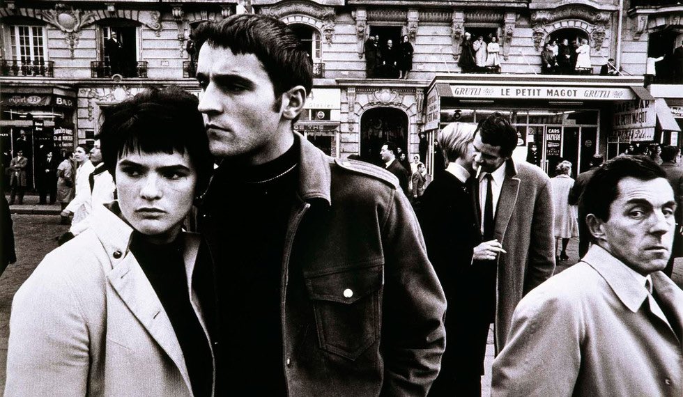 GerberArancio's tweet image. #PoesiePerLaSera
#VentagliDiParole 

“Si va in giro per piccole storie,
 incerte mete, 
intimità provvisorie”.

🖊Franco Arminio 

📸 William Klein