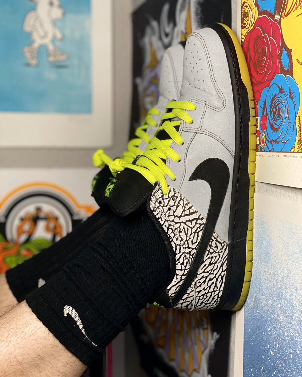 PoderosoDesigns's tweet image. #KicksWhileWeSit DJ Clark Kent Drip 💧