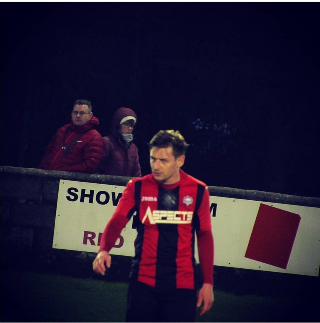 Garjonesevans's tweet photo. Thanks @JamieUnderwood1 for the nomination. If you’re a football person please join the challenge of posting a football photo. 24hrs to post a picture of yourself as a player or donate £30 to charity. tag 5 @johnglynjones1 @phillips27mufc @kopite_lleyn @TOgilvy @ben_ogilvy https://t.co/cpM9QuGTGI