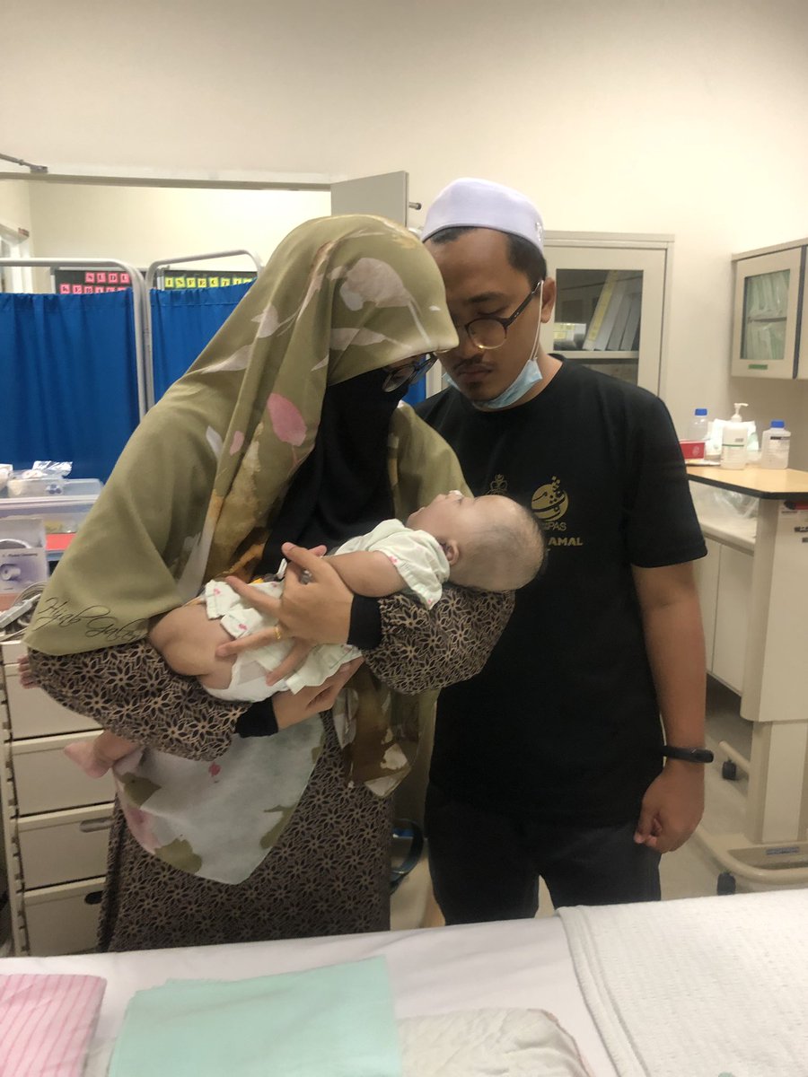 Ibu dah sampai tahap takboleh nak keluar air mata. Dah terlalu banyak menangis. Taklama tu kakngah dengan abang ngah sampai. Kakngah je merasa dukung Syifa’ dengan mak mertua.