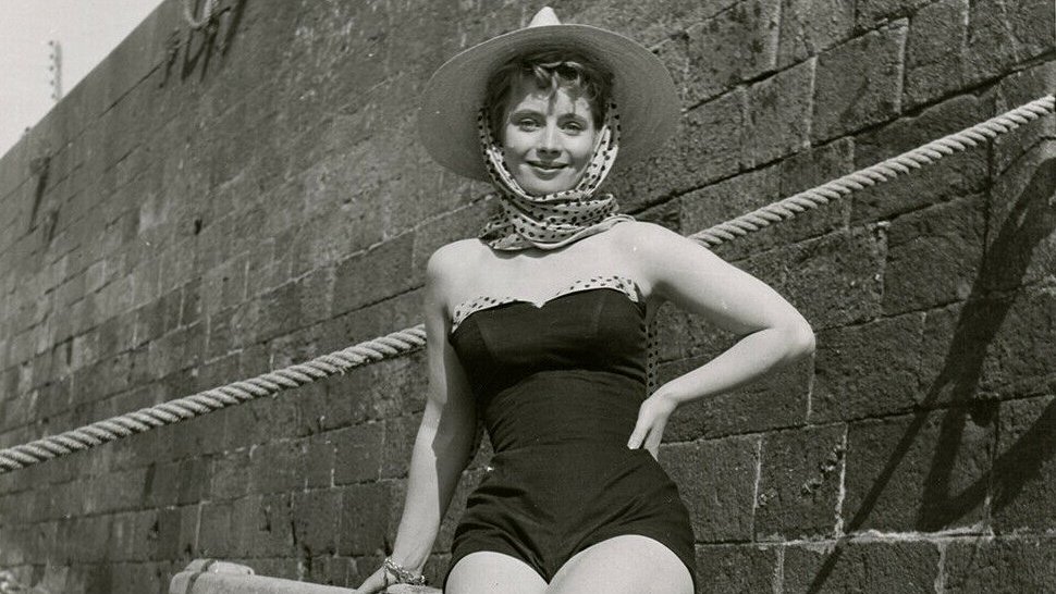  #ElviHale raised in  #Romford known for playing  #AnneofCleves in The Six Wives of Henry VIII broadcast in 1970. Discovered by  #SirLaurenceOlivier who saw her perform  @oldvictheatre School & nominated for a  @BAFTA for most promising newcomer for her performance in True as a Turtle