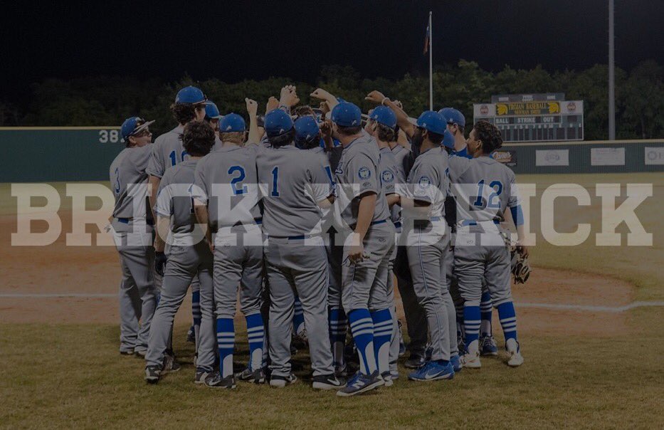 Turner_baseball's tweet photo. Today is “Tuesday Team” day for @rltcfb. This is my team,I miss them sooooo much. #missingmyguys #PRIDE #BrickXBrick #SowhatNOWwhat @CFBISD @CFBathletics @Turner_baseball https://t.co/rwy27DWvuQ