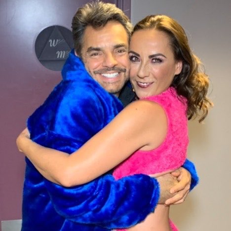 ¡NO ME LO TOQUEN!
Por este Hombre saco las garras... Tengo mas de 25 años de conocerlo!! ES MEXICANO! NO IMPORTA DONDE VIVA!! Ha dado su vida por hacernos felices con su trabajo, ha sacrificado a su propia familia por estar meses filmando o grabando para entretenernos con...