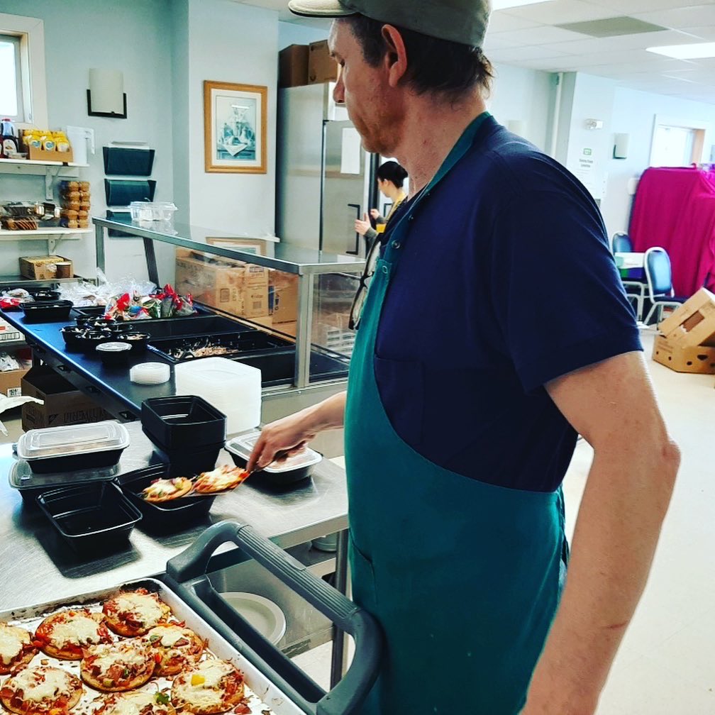 TGPNorthBay's tweet image. Mini pizzas for lunch today! Come see us for a take out before 1:15 pm #tgp #wegotthis #takeouts #COVID19 #NorthBay