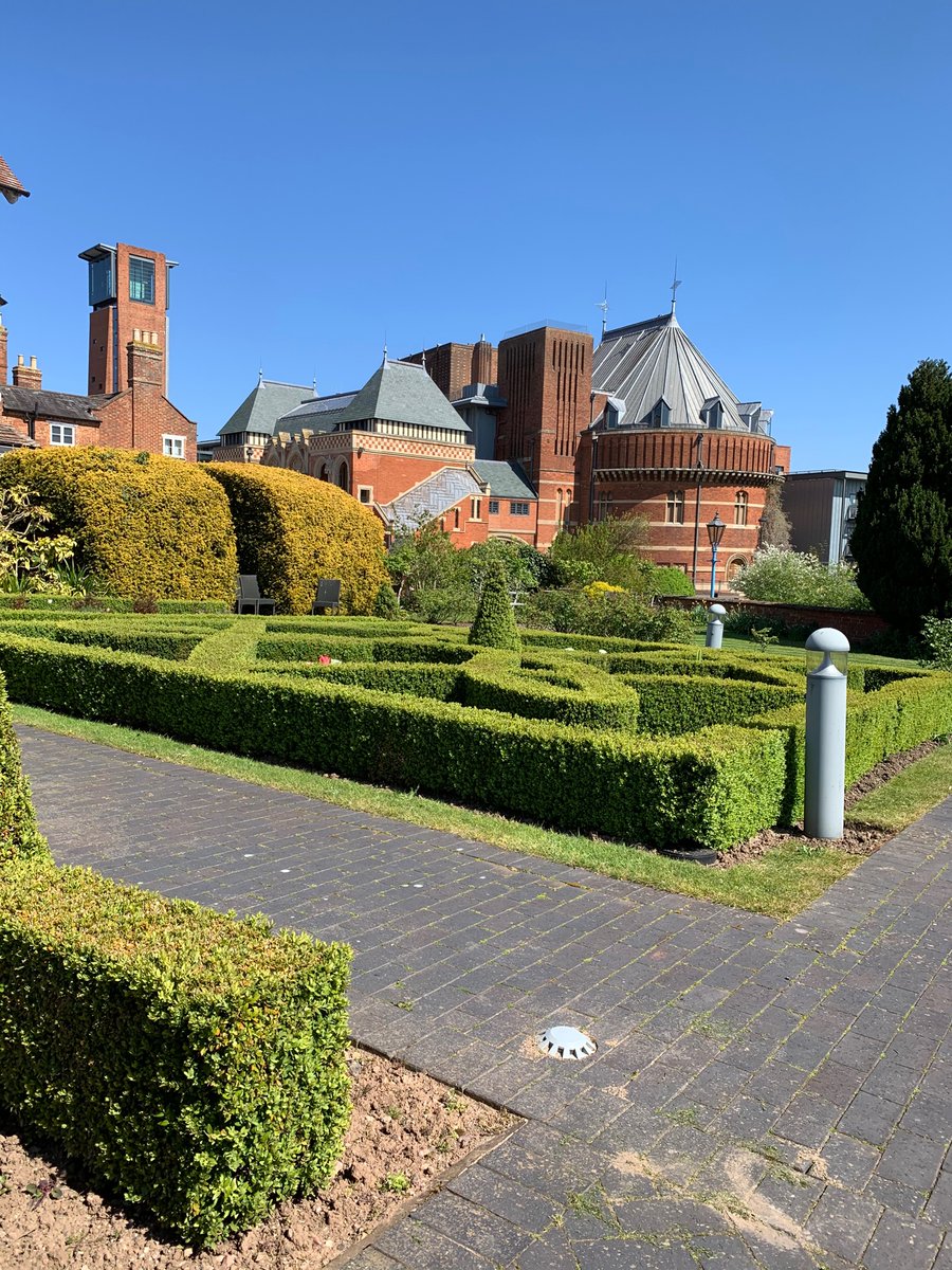 Bborn121's tweet photo. Making sure the Arden Hotel is still looking beautiful. Bursts of tulip Angelique and Mount Tacoma are planted between Bellis @EdenMarketiers https://t.co/Qpu9iz9TWd