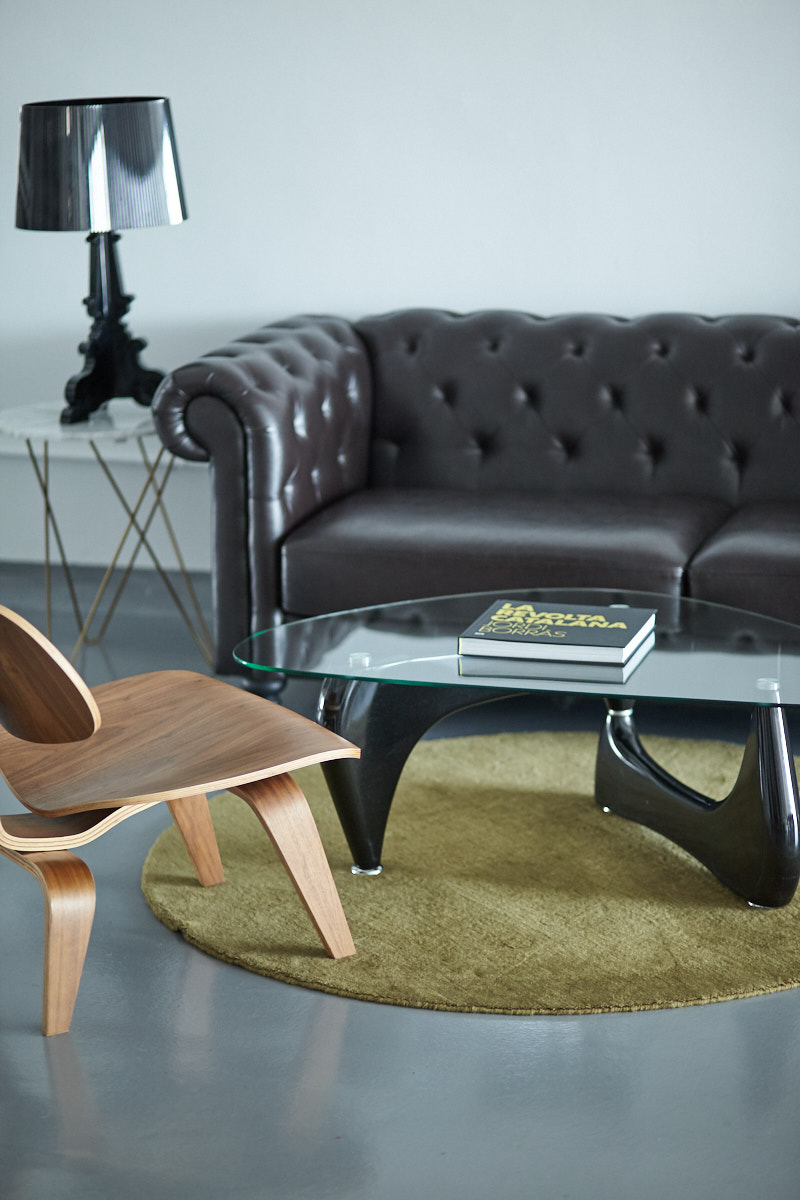 En Karakter queremos ampliar nuestra família; si eres autónomo o tienes un equipo de máximo tres personas y buscas un espacio acogedor, mándanos un DM o un mail a elisabet@karakter.es 

instagram.com/p/B-982ApKSg3/