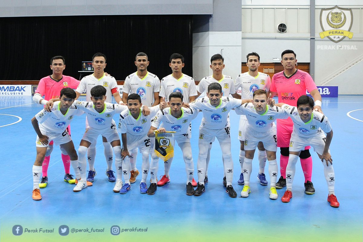 perak_futsal's tweet photo. 14 pemain pertama yang terpilih menentang Negeri Sembilan Futsal tempoh hari. 
.

Doakan Covid19 ini cepat hilang dimuka bumi Allah ini. Aminn.
.

#perakfutsal #mpfl2020 #kickcovid19 #stayhome #staysafe https://t.co/mqLjC1gg8x