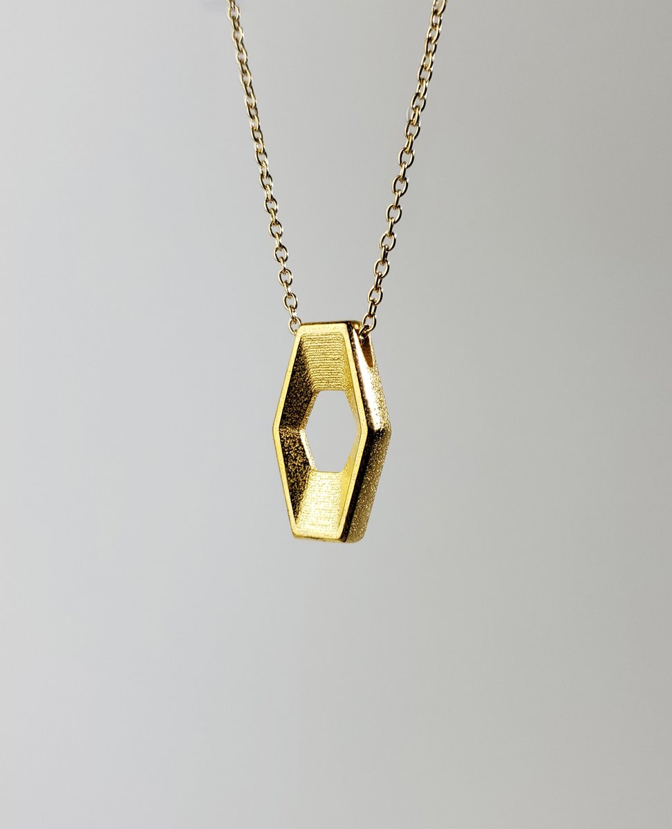 polyfaction's tweet image. Going for gold on Tuesday.
.
Product: Chisel Hexagon Pendant in Polished Gold Steel
Order at polyfaction.com
.
#polyfaction #geometric #minimalism #necklace