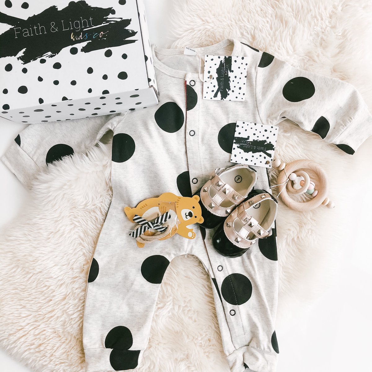 TheReadyPretty's tweet image. Love this from at Faith &amp;amp; Light Kids Co! Cool #Chicago business that curates the sweetest little gifts for babies under 1! #readypretty #chicandstrategic #chicagobiz