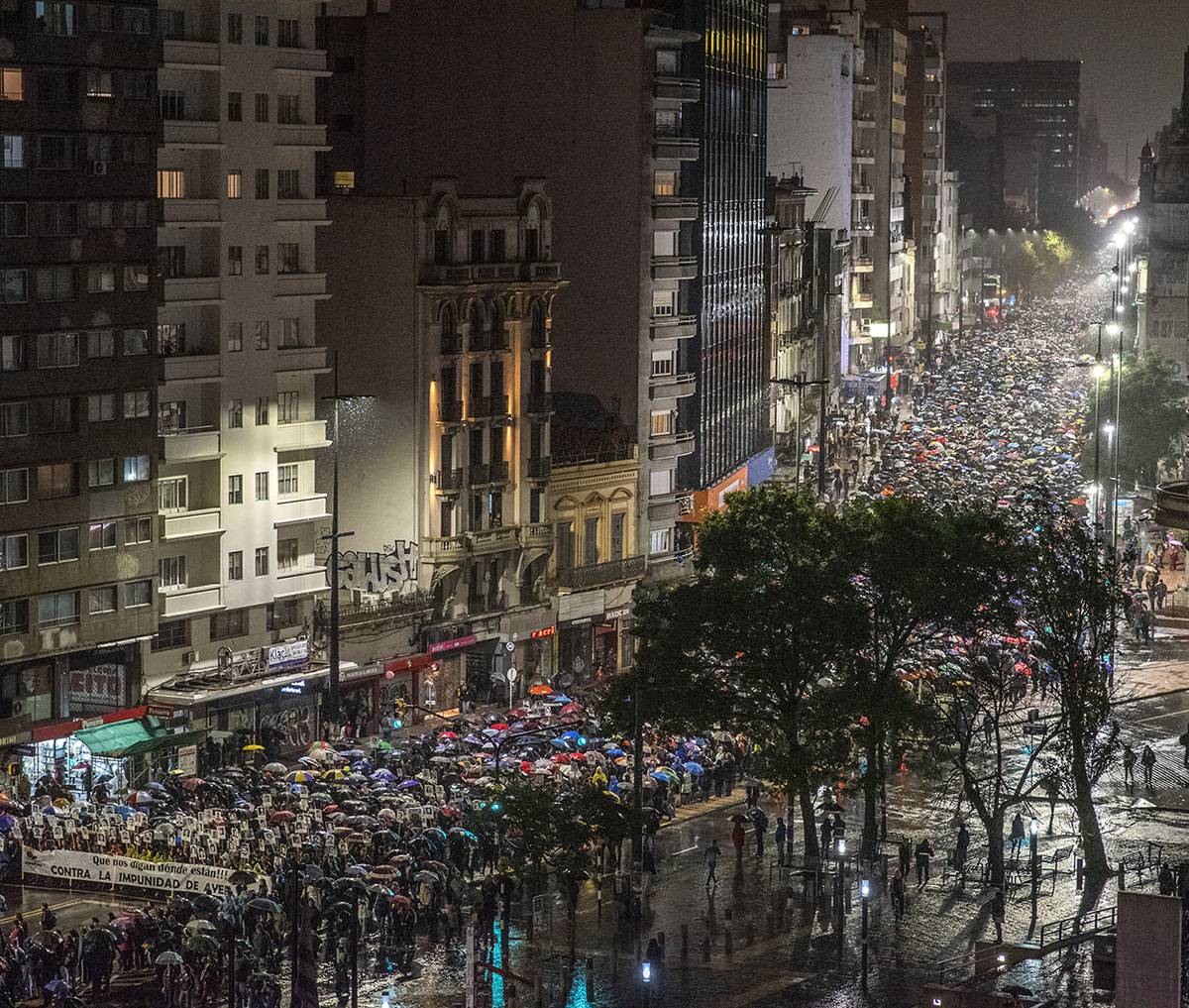 GabyBetancour's tweet photo. - Manini: "la gente está cansada de hablar de cosas del pasado".

- La gente: https://t.co/Db6ElZQsn6