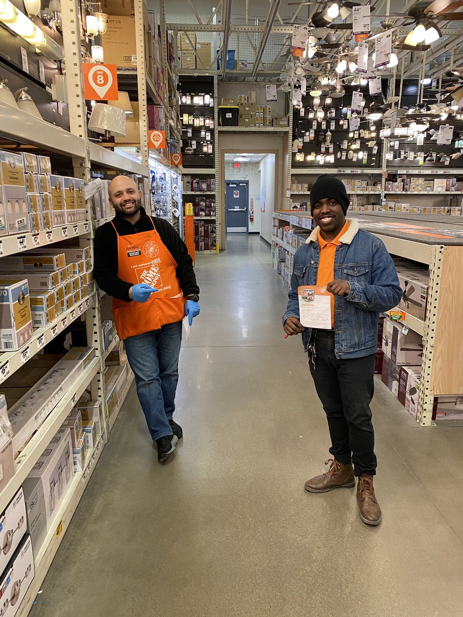 Recognizing our MET associate Karl for his continued help and support throughout the whole store. Thank you for taking care of our customers and helping bring products down and assisting in appliances. We appreciate you Sir <a href="/HouleHeather/">HeatherHouleTHD</a> @XKerrigan <a href="/DEM33RGP/">Ron Gomes-Petrach</a> @SallyGansior