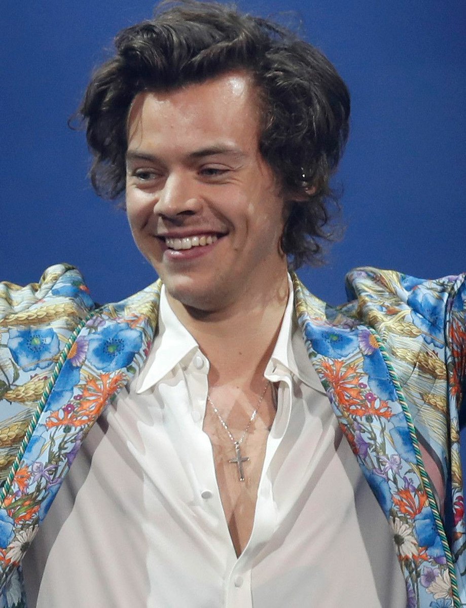 harry styles in the san jose gucci suit; a thread