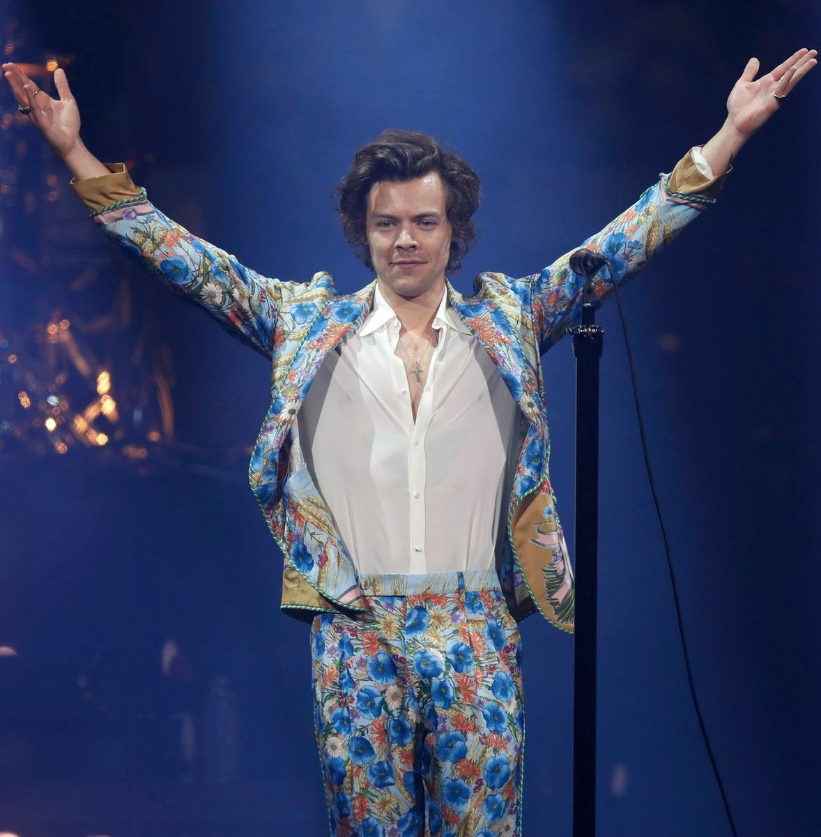 harry styles in the san jose gucci suit; a thread