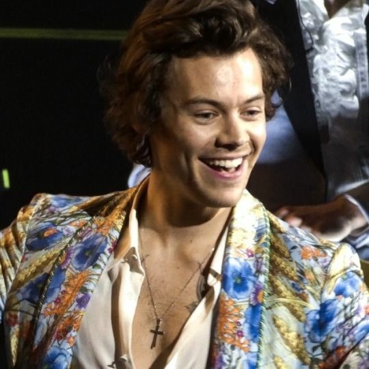 harry styles in the san jose gucci suit; a thread