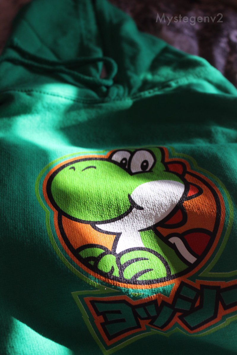Becks_Arthur's tweet photo. Yay!!! My T-shirt’s and hoody came 😍 #zavvi #captainerica #Borderlands3 #fl4k #yoshi https://t.co/cGRoUIgUdR