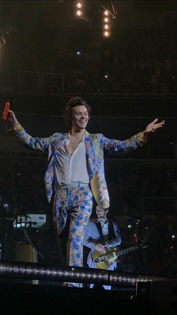 harry styles in the san jose gucci suit; a thread