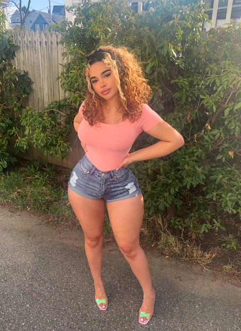 Watch Giselle Lynette's leaked NSFW photo on TwXstars