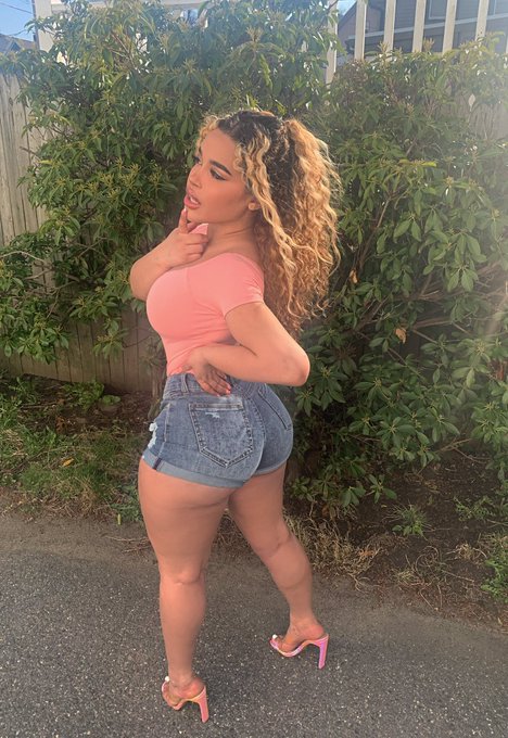 Watch Giselle Lynette's leaked NSFW photo on TwXstars