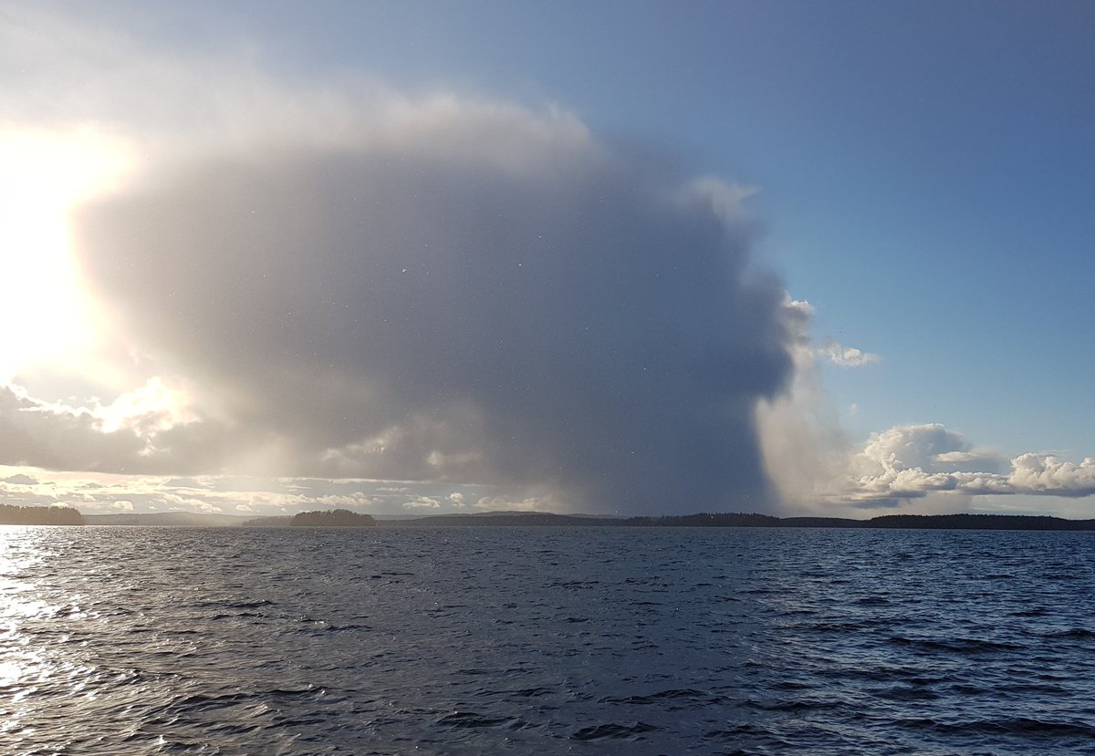 jarvansalo's tweet photo. #LakePäijänne #spring with #snowcloud #today @ #Asikkala #Finland #landscape #lakeview #wheather #photography #nature https://t.co/EW8kBbLZjv