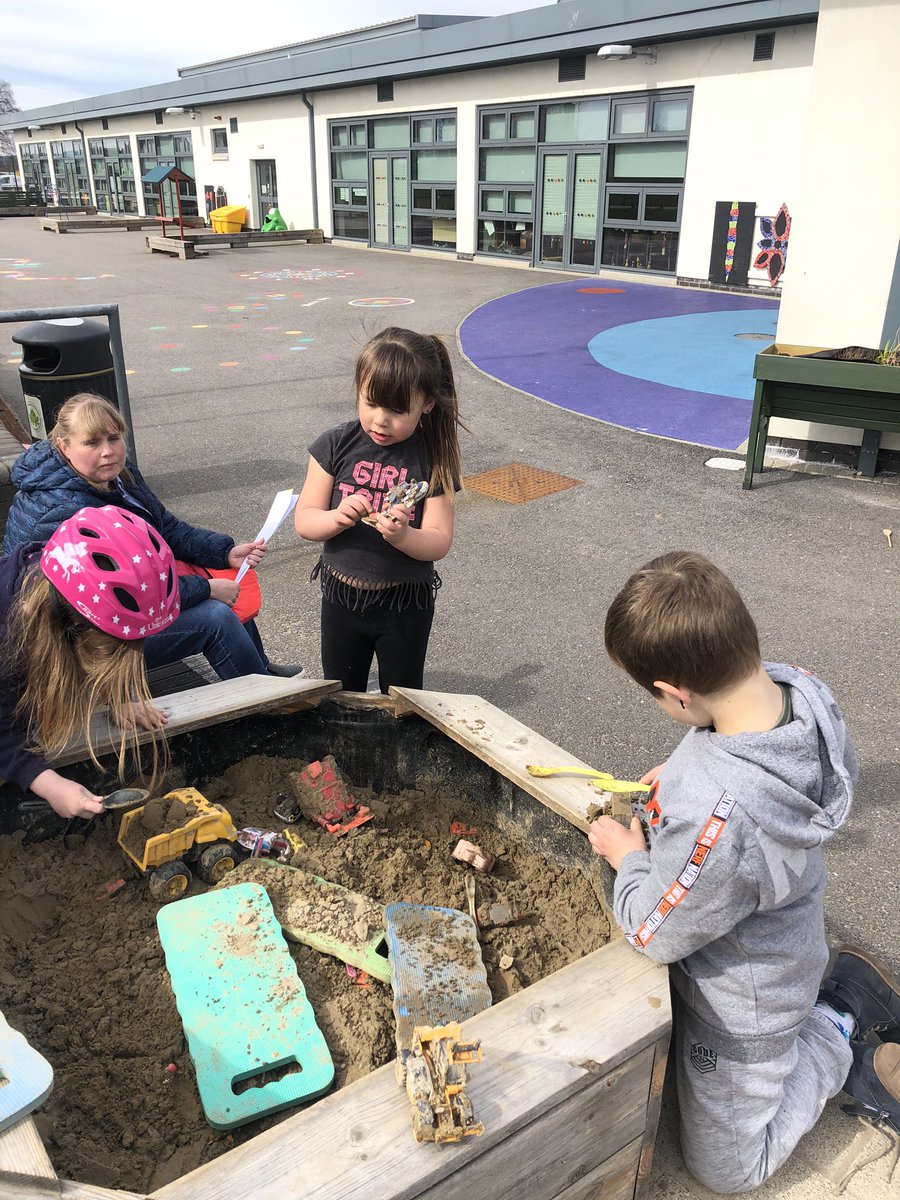 KeithHub1's tweet photo. Another busy day. Some Joe Wicks followed by some learning then enjoyed the afternoon den building and exploring the sand. Great team work and problem solving. https://t.co/lBy5No5ghJ