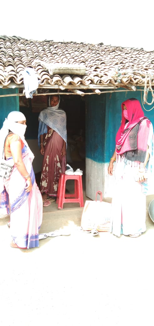ManojLokhande83's tweet photo. @MP_WCD बैतूल जिले की परियोजना प्रभातपट्टन अंतर्गत संचालित आंगनवाड़ी केंद्र चिखलीमाल की कार्यकर्ता एवं सहायिका द्वारा तैयार किये गए रेडी टू इट   का वितरण किया गया। https://t.co/YtkPdOCKcZ