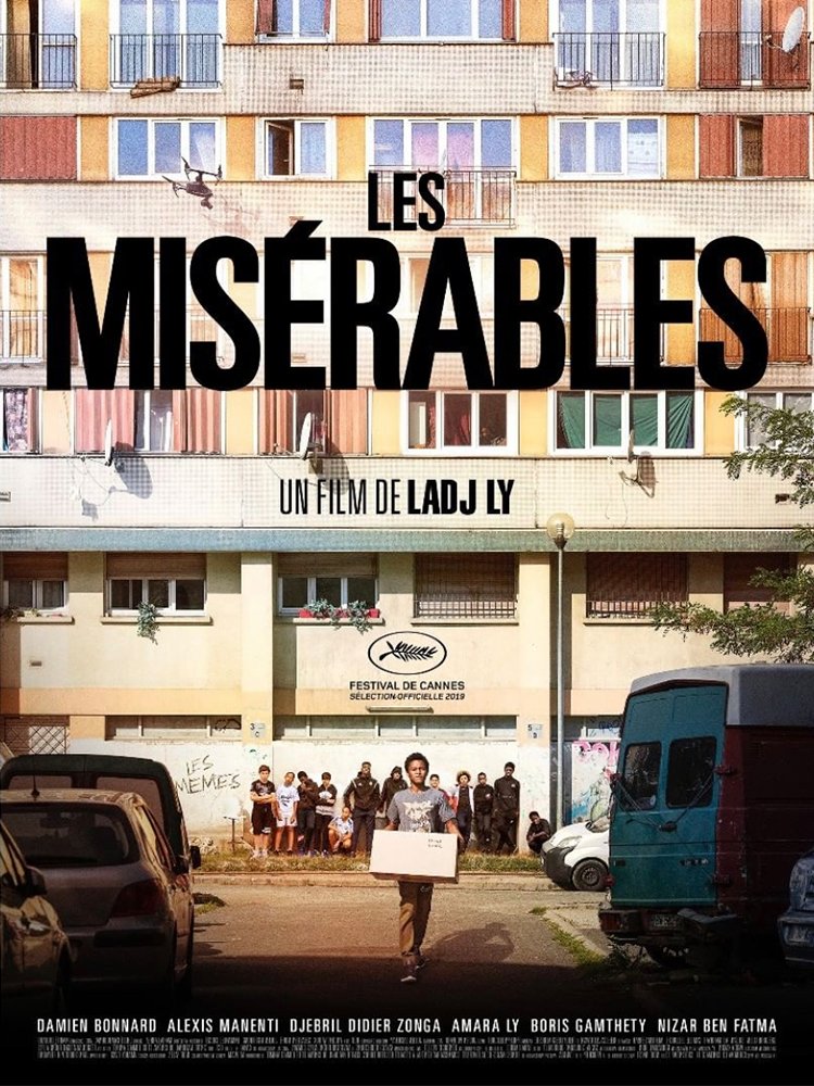 Le film se déroule (si ce n'est la scène d'ouverture) intégralement dans la cité des Bosquets à Montfermeil.L'une des pistes était donc justement d'associer le personnage d'Issa à ces tours HLM.