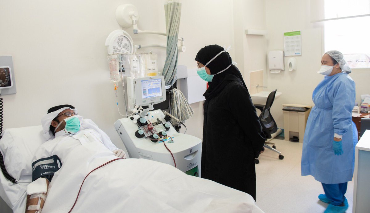 HMC_Qatar's tweet image. مع تواصل إجراءات مكافحة فيروس كورونا ( كوفيد 19 )

وزير الصحة العامة تزور مركز الأمراض الانتقالية ومركز قطر لإعادة التأهيل بمؤسسة حمد الطبية
.
bit.ly/2RA7viY
.
#سلامتك_هي_سلامتي 
.