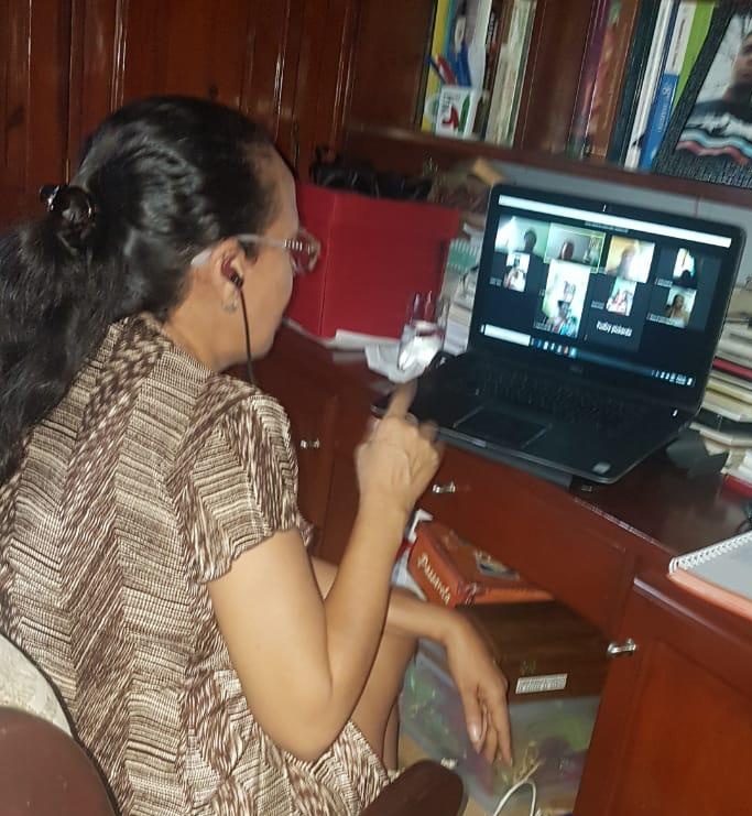 ProcuraduriaRD's tweet photo. La encargada de Capacitacion del
Centro de Asistencia a Sobrevivientes de Violencia, Lic. Nilka Castro, brindando asistencia sicológica virtual a mujeres víctimas de violencia como parte de los trabajos remotos que realiza esta dependencia durante la cuarentena por el #COVID19. https://t.co/CUqhNZkS8c
