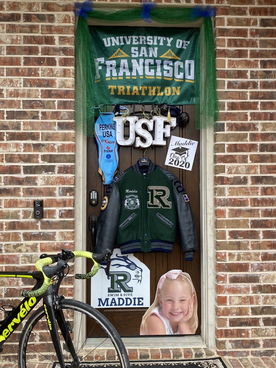 Thank you, Momma Perkins for my amazing #DenDoor !!!! 💚💙🦁 #RHSRoar #TakePrideInThePRIDE #Classof2020 #USFDons